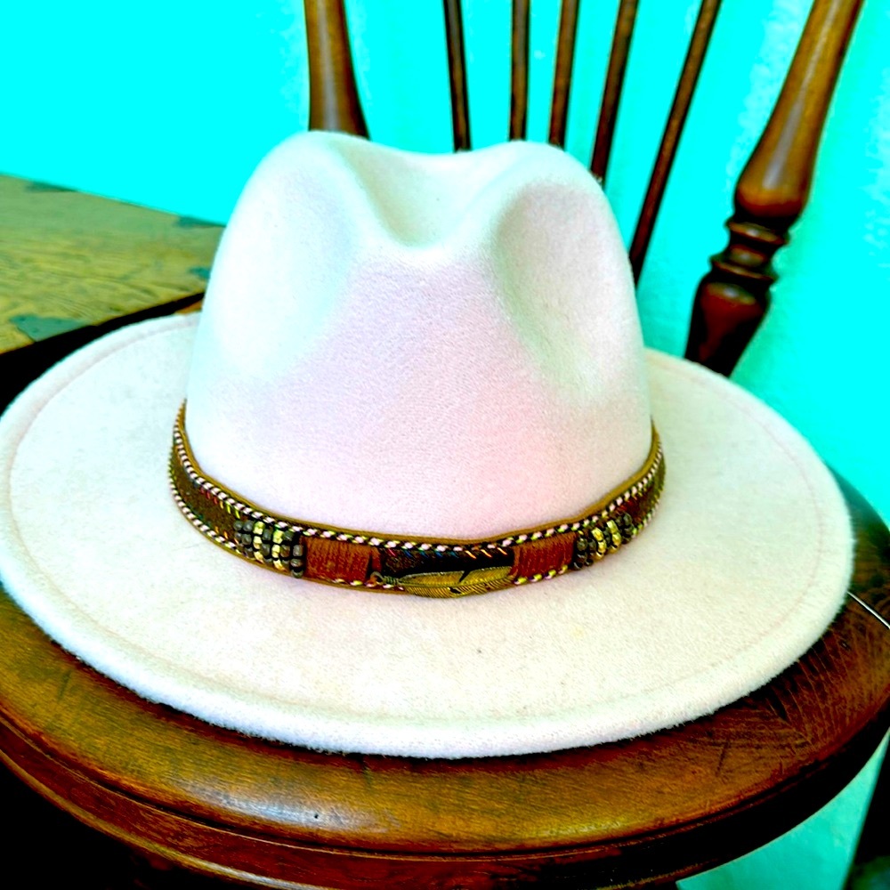 Woman’s pink hat 🩷 size medium